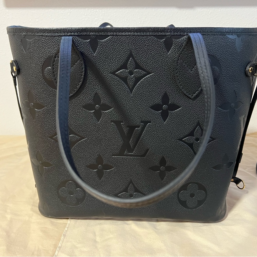 Excellent condition Louis Vuitton Empriente Neverfull Mm Noir with the pouch